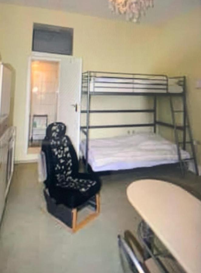 Ma-A2 Single Wohnung Krefeld Bagian luar foto