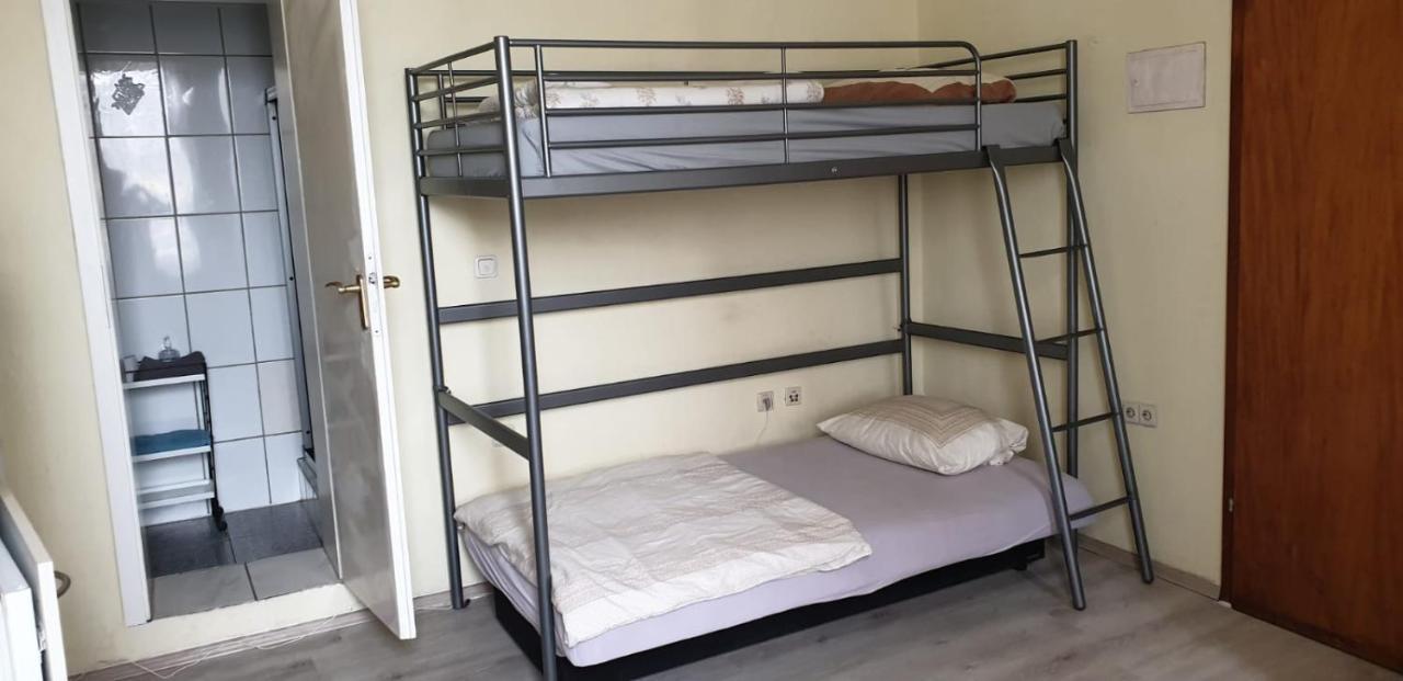 Ma-A2 Single Wohnung Krefeld Bagian luar foto